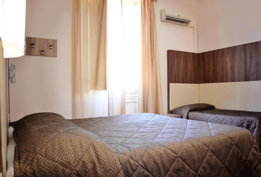 Hotel Arno Bellariva Florencja Pokój zdjęcie